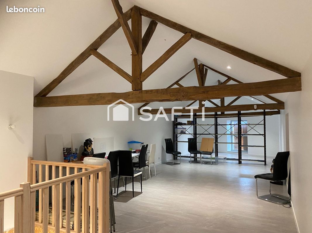 Maison 8 pièces 216 m² · à Lhommaizé · 216 m² · 225 000 €