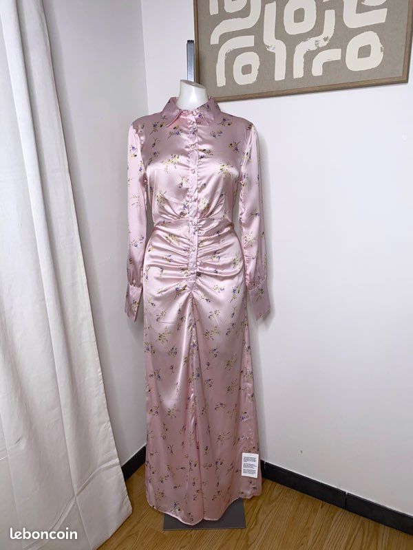 Robe longue en satin rose Asos design Vêtements