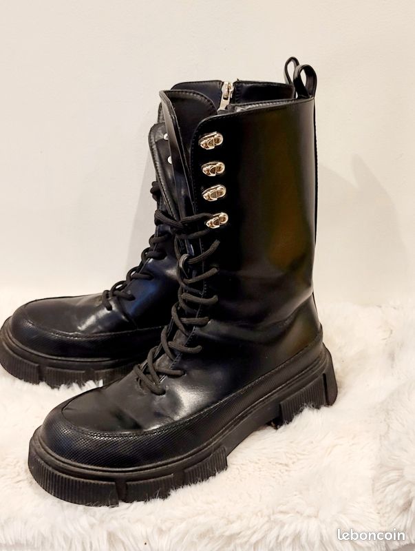 Bottes montantes noires style militaire plateforme pointure 38