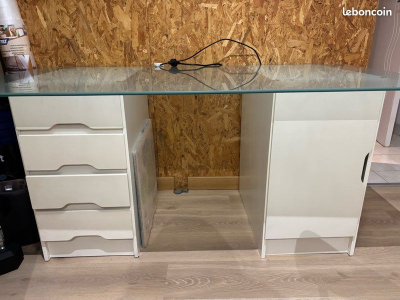 Bureau (image 2)
