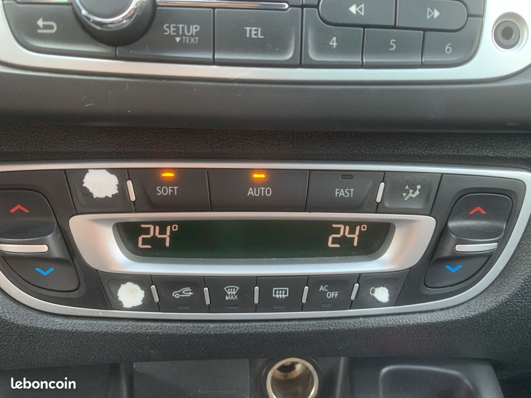 RENAULT SCENIC III dCi 110 Energy eco2 Bose Edition (image 23)