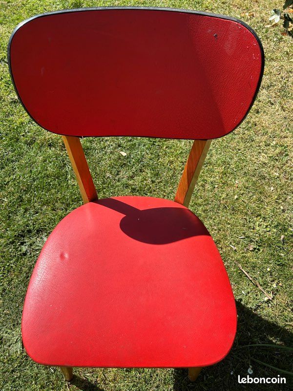 Vintage chaise scandinave bois de hêtre et skaï rouge avec liseré noir d'origine des années 60 / 70 (image 3)