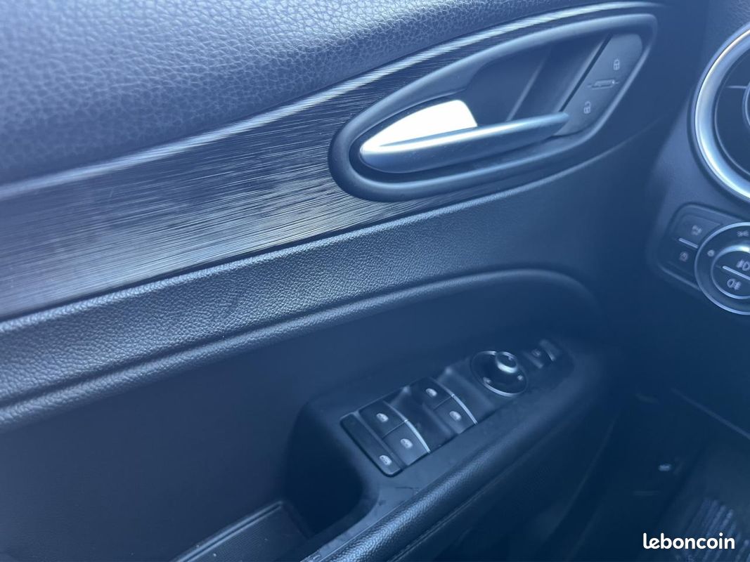 ALFA ROMEO STELVIO 2.2 150 ch AT8 Business (image 12)