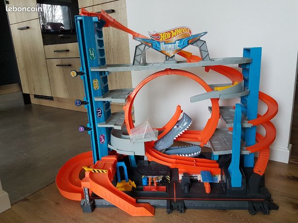 Hot Wheels Camion Transporteur de Piste Stunt and Go avec looping et  rampe les Prix d'Occasion ou Neuf