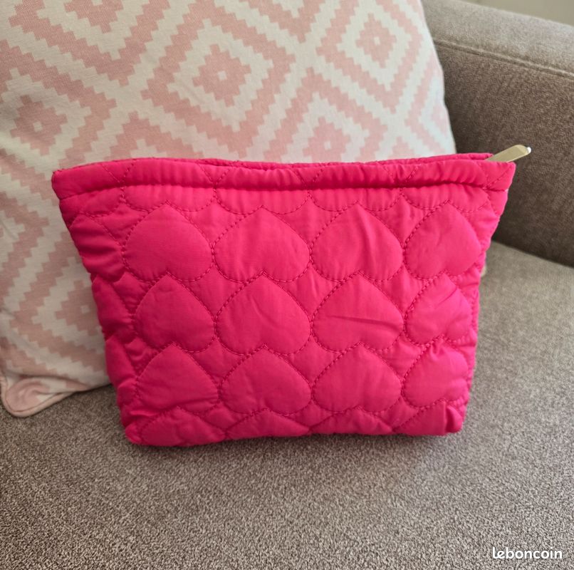 Jolie pochette girly matelassée (image 1)