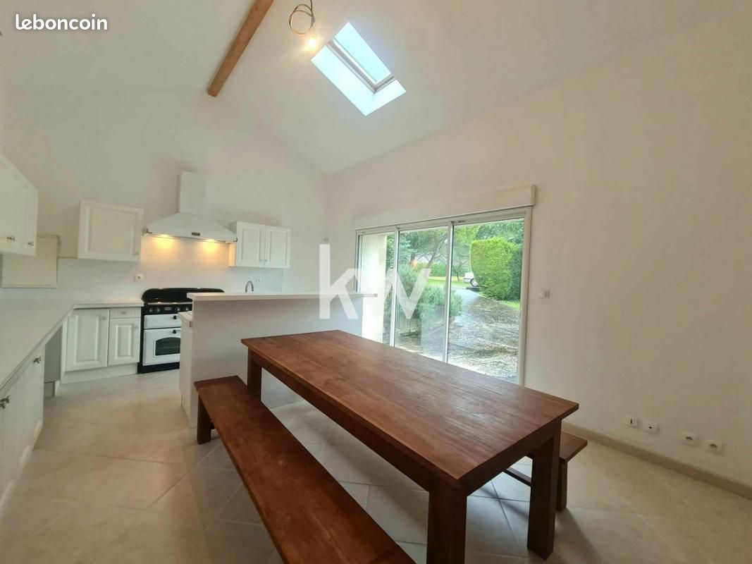 Maison 5 pièces 140 m² - Fouquebrune 16410 (image principale 2)
