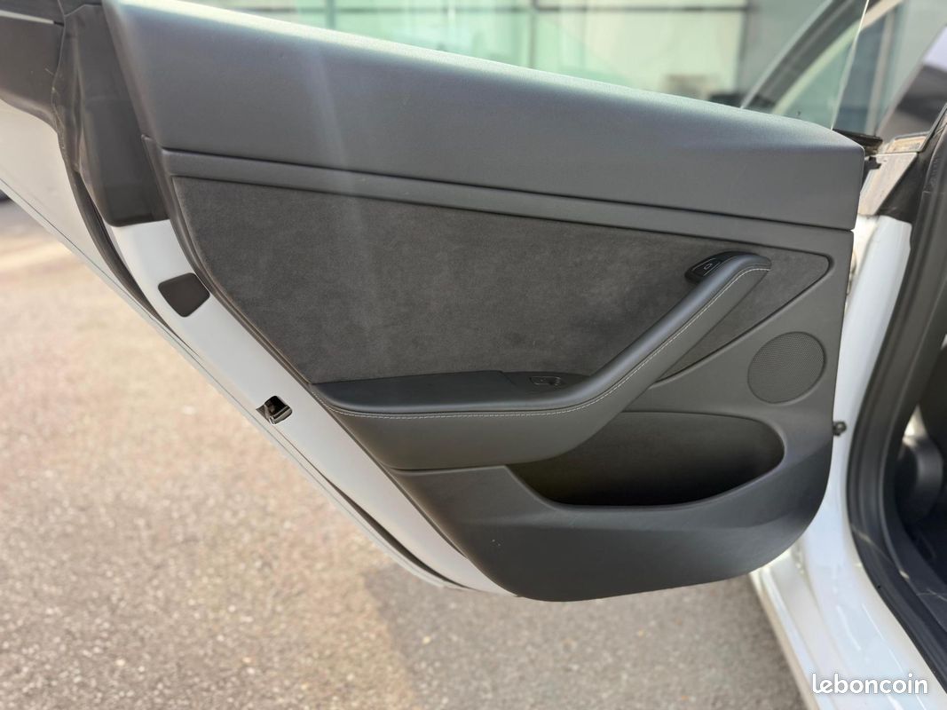 TESLA MODEL 3 Long Range Dual Motor 11/2022 AWD SOH 91,6% (image 22)