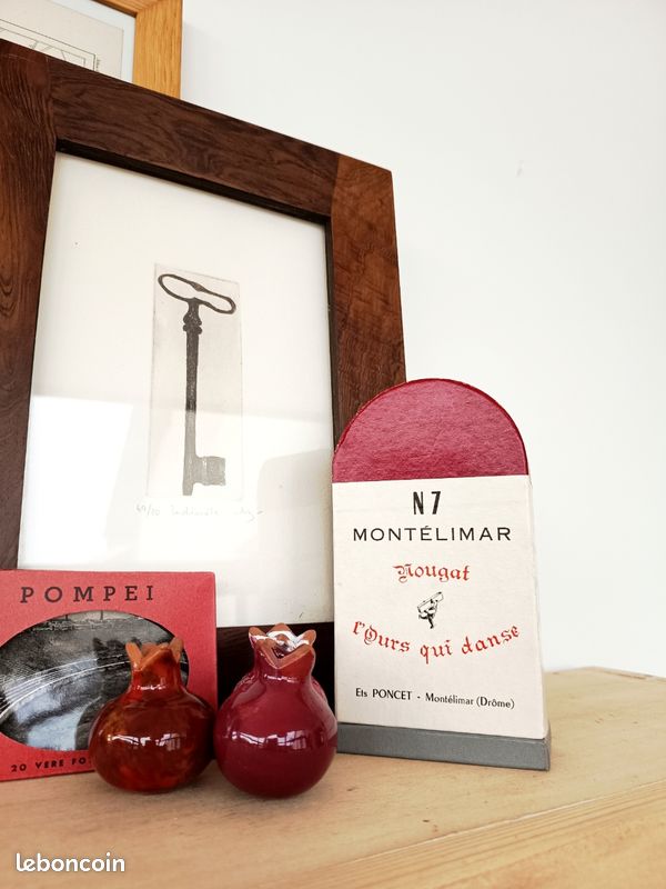 Ancienne boîte publicitaire (image 1)