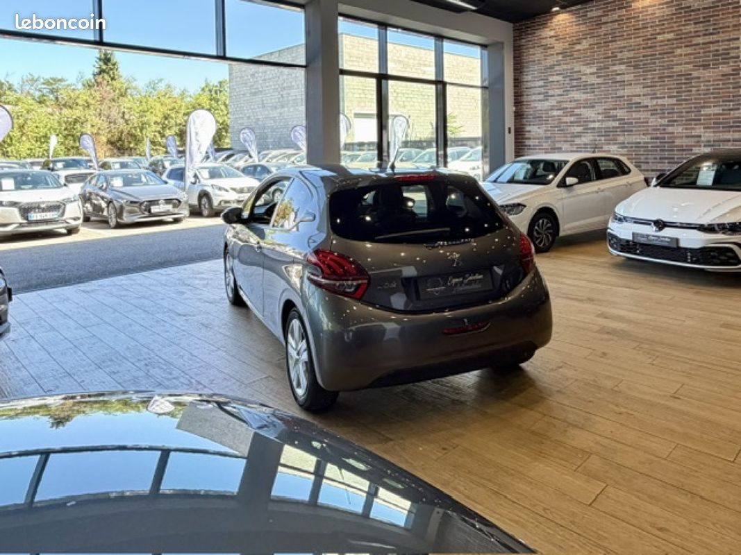 PEUGEOT 208 1.2 82ch BVM5 Style faible kilometrage (image 4)