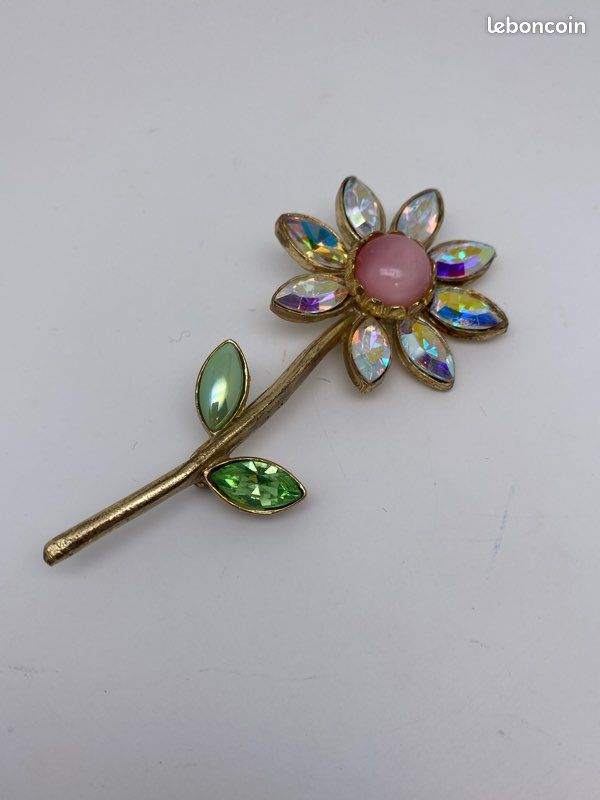 Broche Vintage En Métal Doré Avec Strass - Référence J299 - Occasion En Bon état