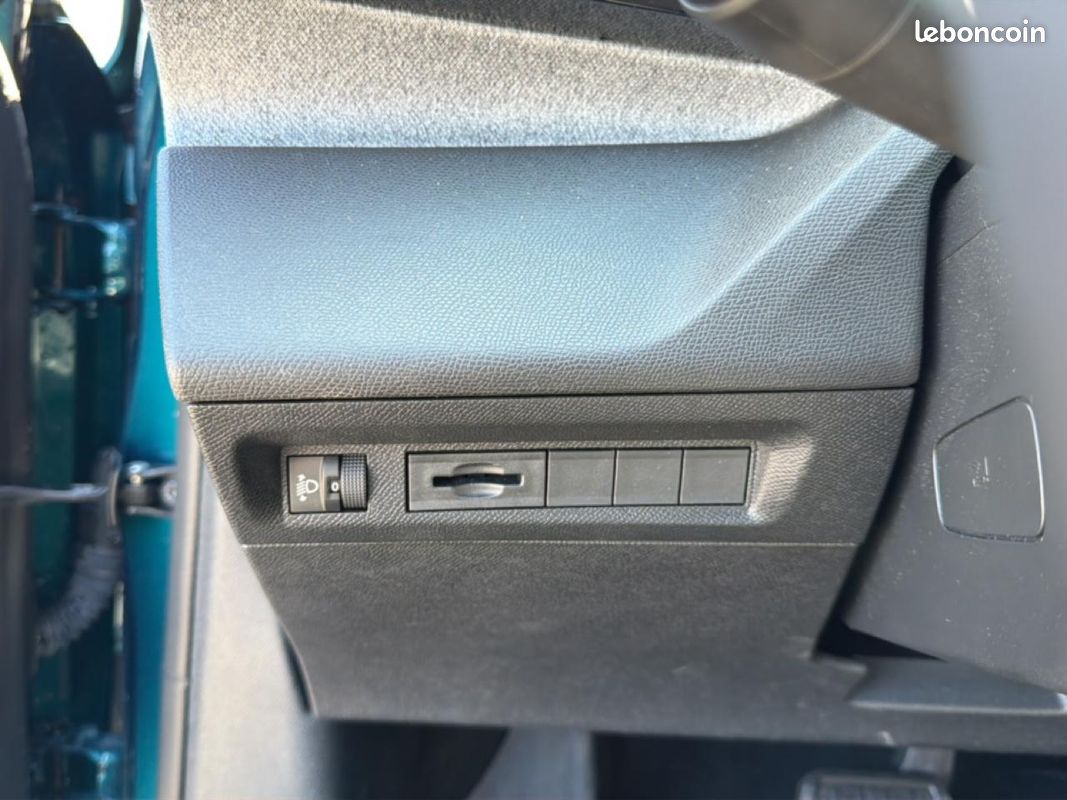 PEUGEOT 408 Hybrid 145 allure e-dcs6 (image 17)