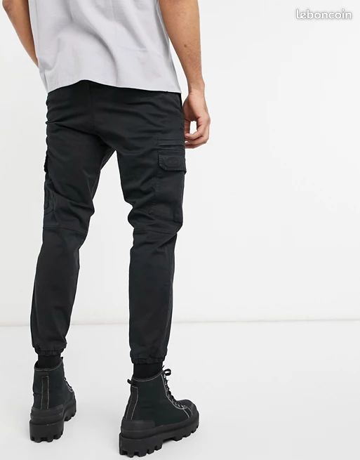 Pantalon Cargo noir (image 2)