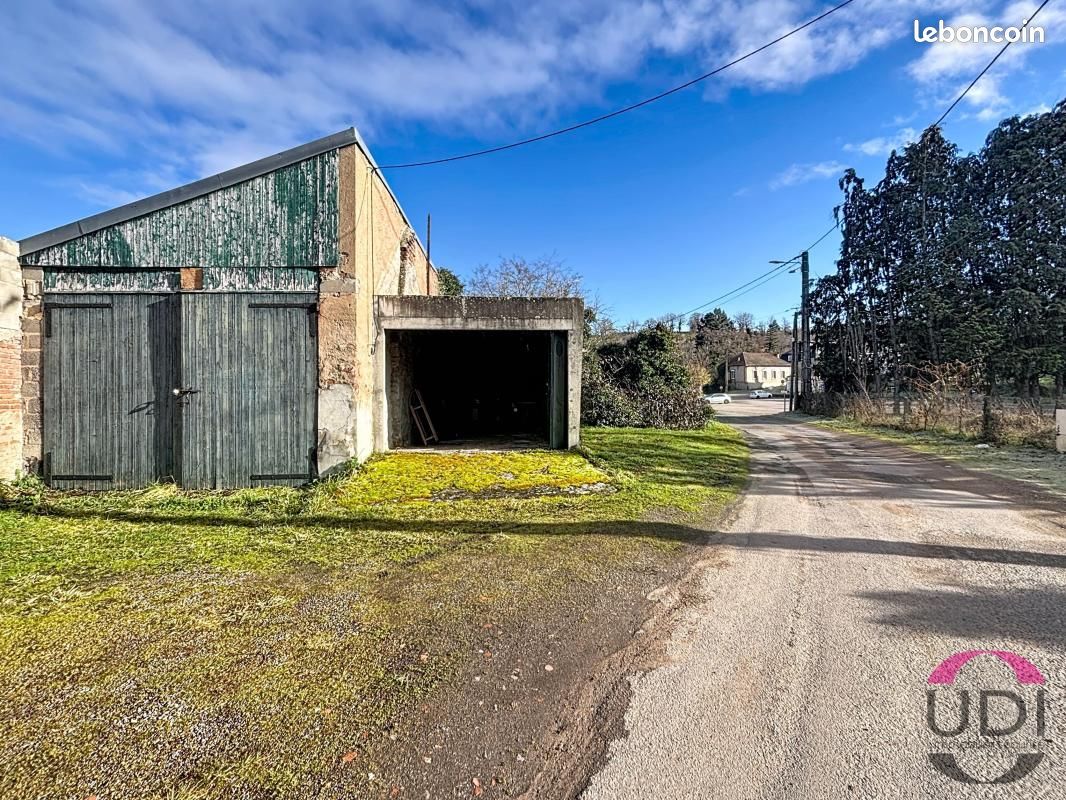 Parking 57 m² · à Bézenet · 57 m² · 10 000 €