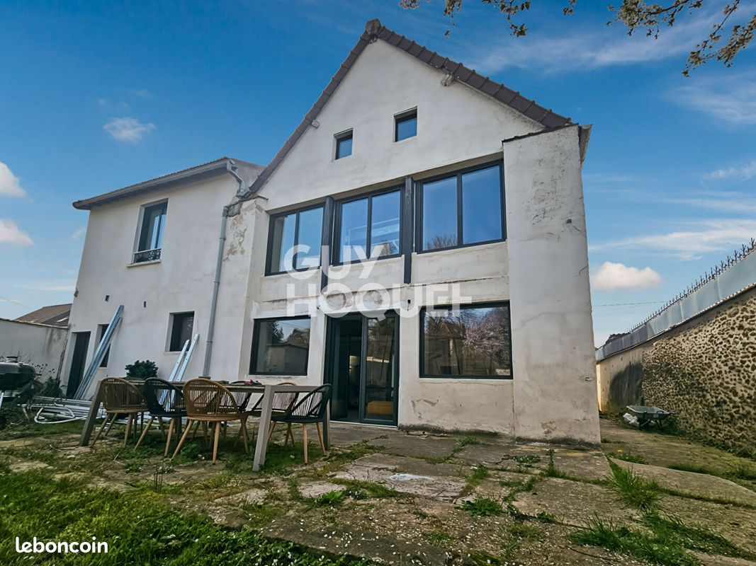 Maison 6 pièces 214 m² · à Chaumes-en-Brie · 214 m² · 294 500 €
