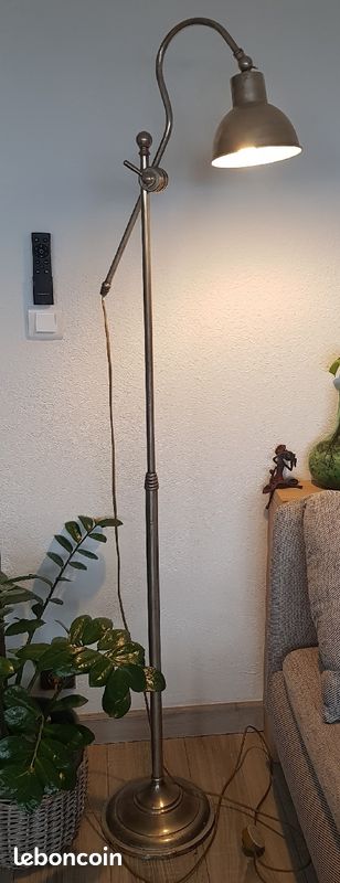 Lampe sur pied tout métal (image 4)