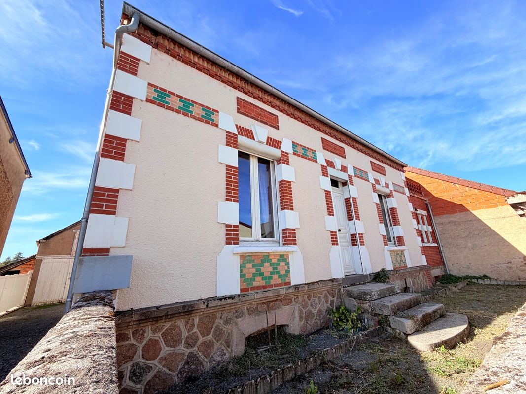 Maison 5 pièces 80 m² · à Issy-l'Évêque · 80 m² · 65 000 €