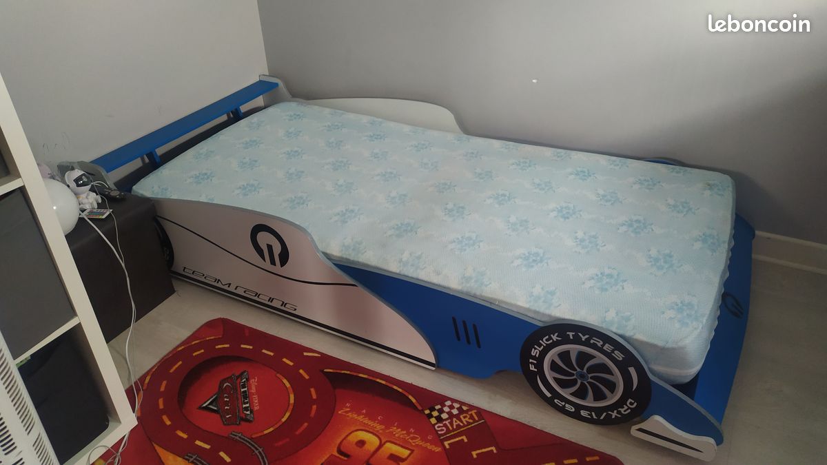Vends lit enfant voiture de course avec sommier et matelas (image 3)