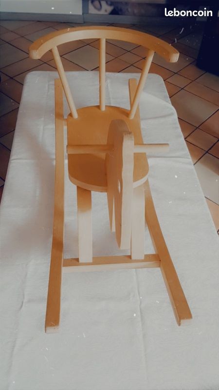 Cheval à bascule (image 2)