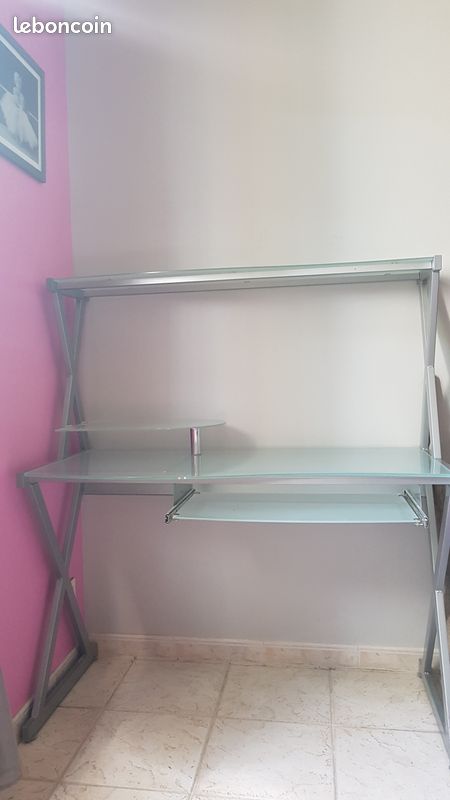 Bureau (image 1)