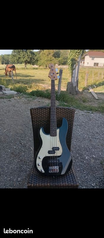 Gitard bass pression squier gaucher (image 1)