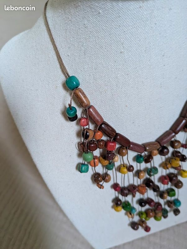 Collier en bois foncé | Révélé - Brocante en ligne