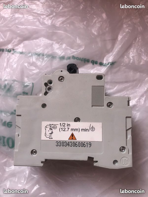 Disjoncteur C60 - 10A courbe D (image 3)