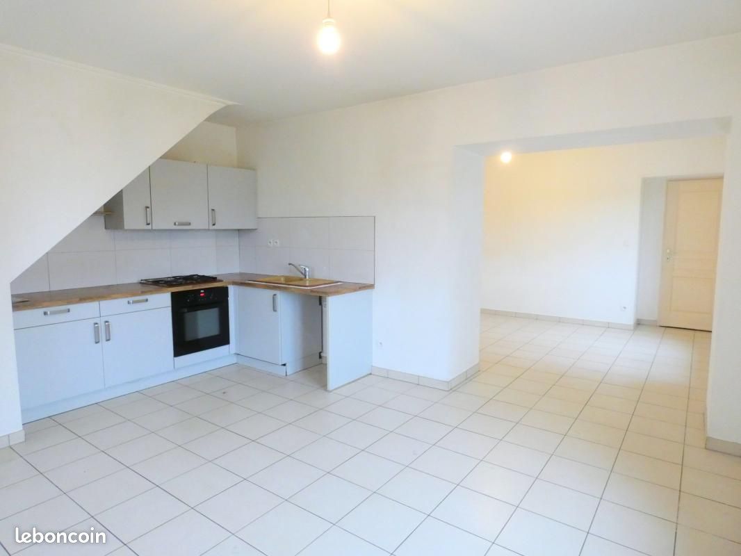 Maison 4 pièces 94 m² · à Saint-Genis-Laval · 94 m² · 950 €/mois