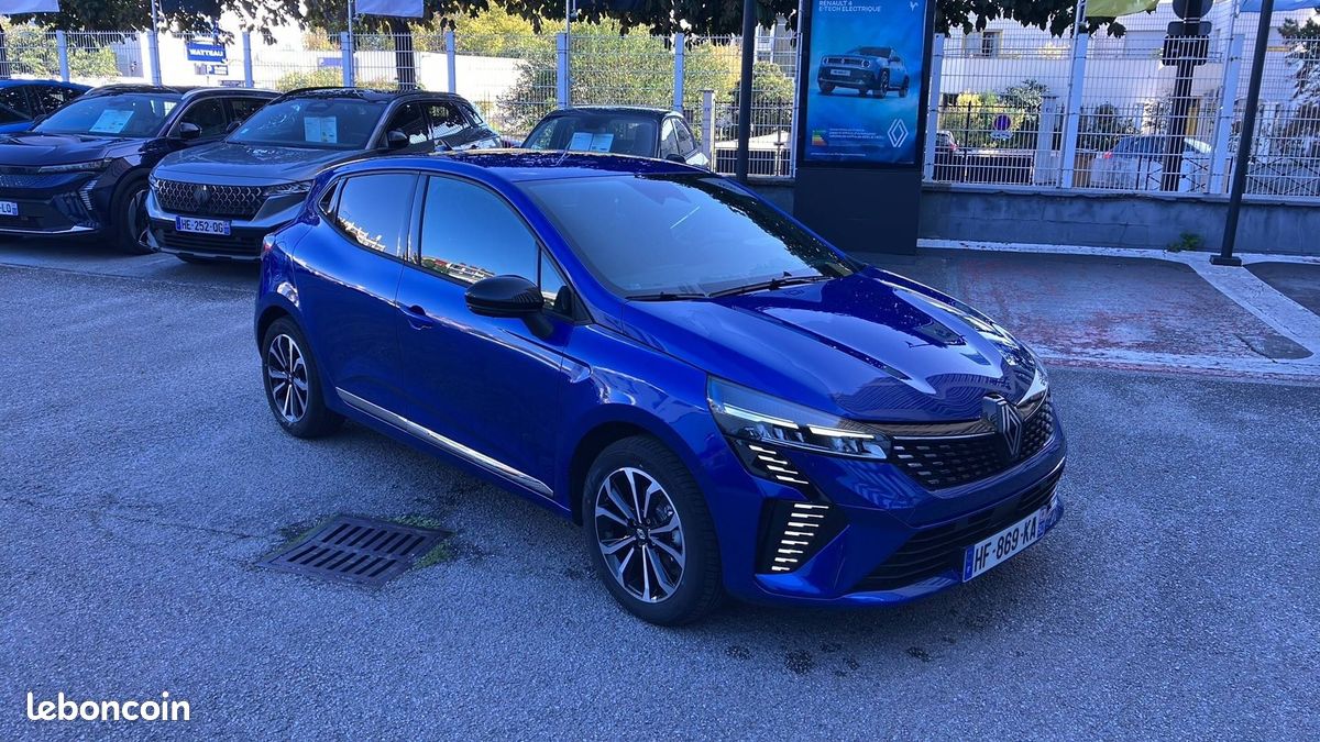 RENAULT CLIO techno full hybrid E-Tech 145 ch - 24 (image 17)