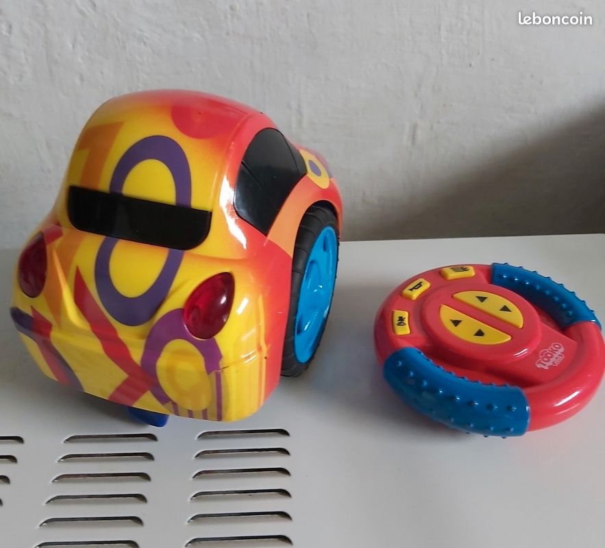 Voiture télécommandé 1er âge "musicale" (image 2)