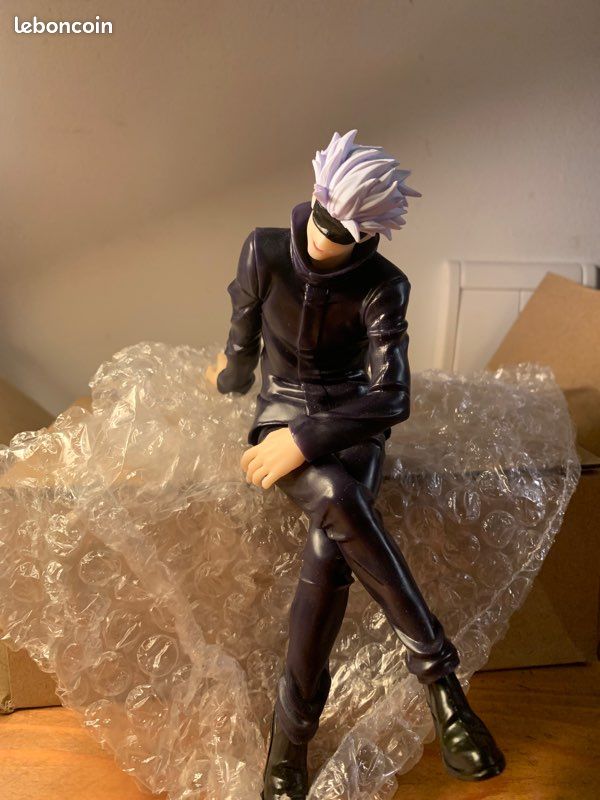 Retrouvez Gojo Satoru de l'univers Jujutsu Kaisen dans cette figurine