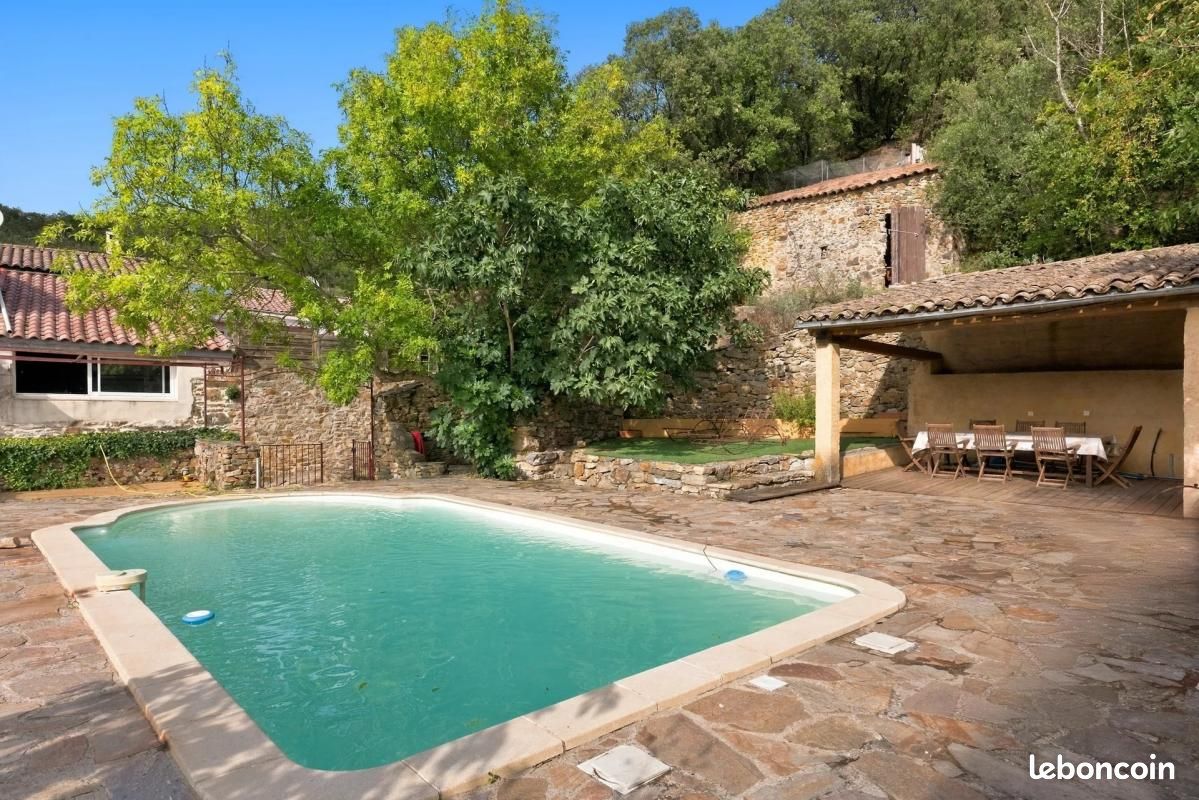 Maison 9 pièces 249 m² · à Ferrières-Poussarou · 249 m² · 350 000 €