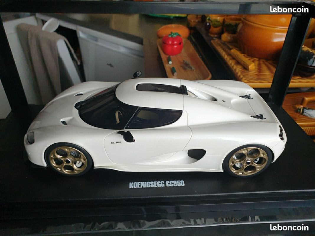Xe Mô Hình Koenigsegg Regera 1:18 FrontiArt (Xanh) - Shop Xe Mô Hình Tĩnh