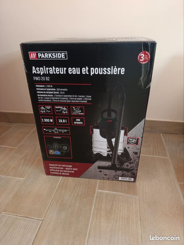 Aspirateur 1300W eau et poussières Neuf pas ouvert (image 1)