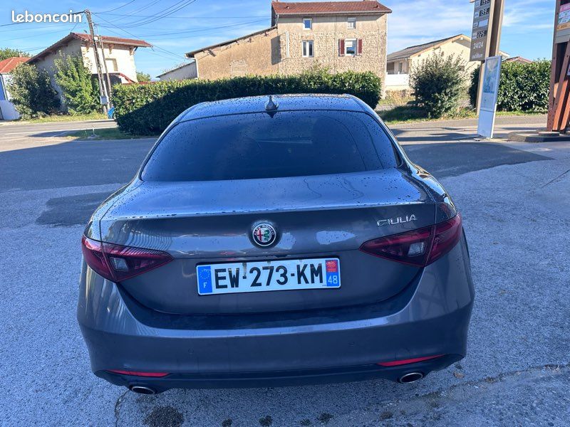 Alfa Romeo Giulia 2.2 JTD 16V 180 cv AT8 LUSSO BOÎTE AUTOMATIQUE LED 2018 (image 6)