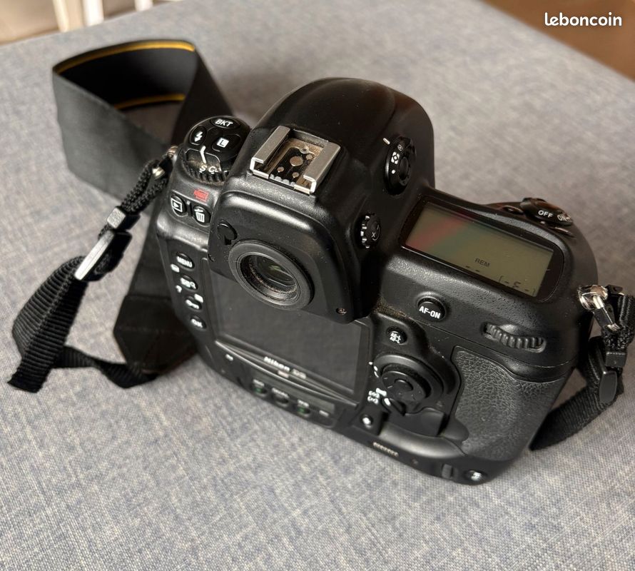 Nikon D3 avec 2 batteries, chargeur et 2 cartes mémoire (image 4)