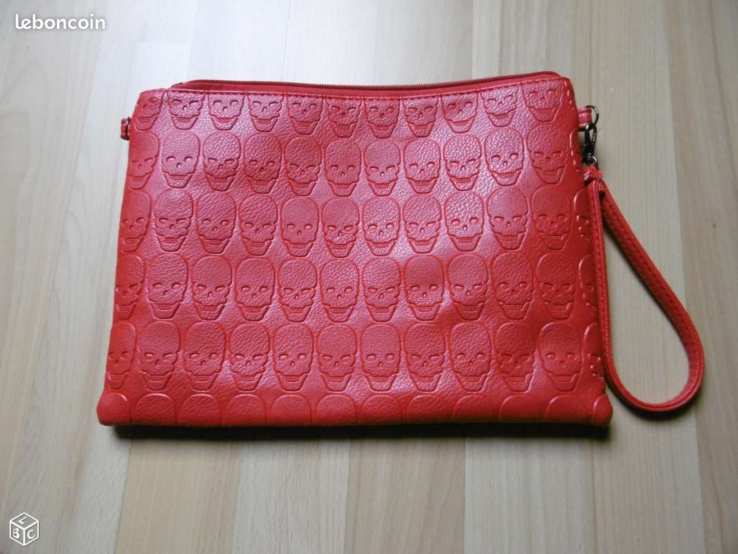 Pochette rouge neuve (image 1)