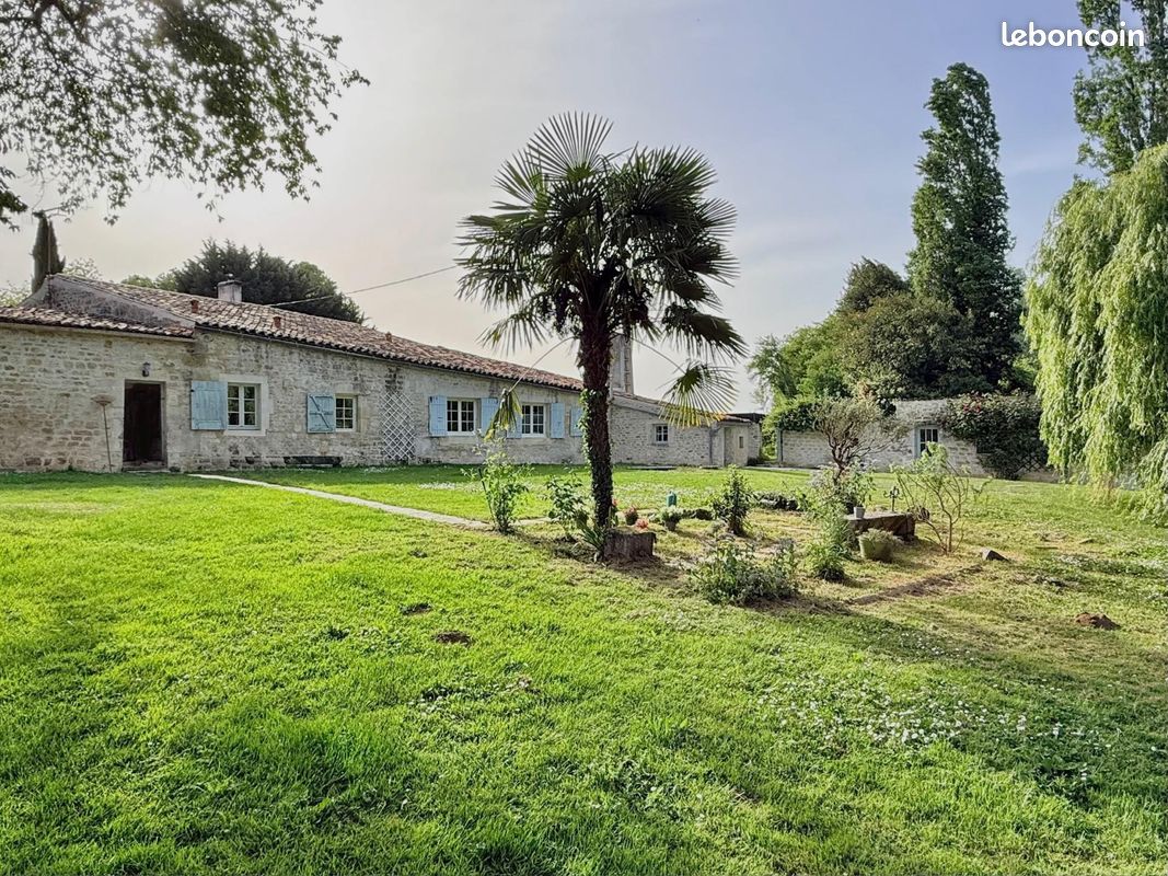 Maison 6 pièces 122 m² · au Douhet · 122 m² · 344 000 €