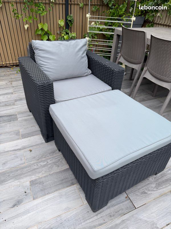 Fauteuil de jardin avec son pouf (image 1)