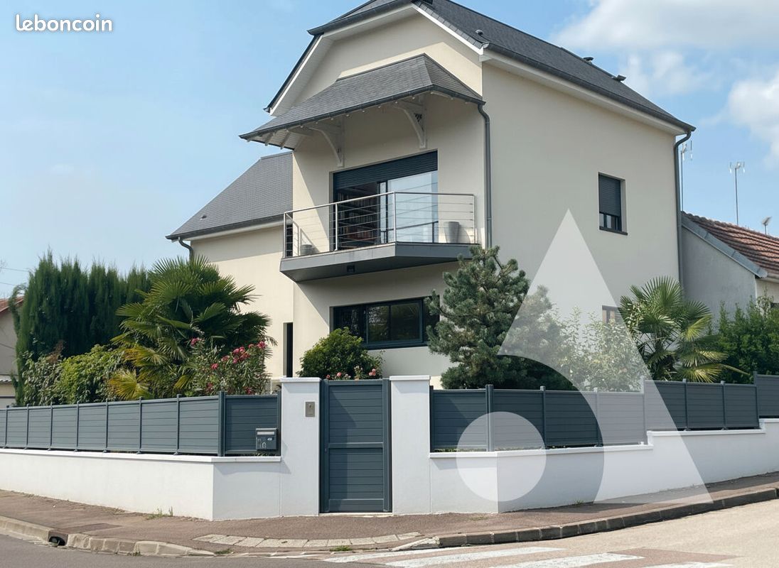 Maison 6 pièces 221 m² · à Sainte-Savine · 221 m² · 349 000 €