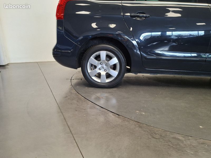 Peugeot 5008 1.6 hdi 112 ch Boite Auto Allure 7 places / GPS / toit pano / Radar AV et AR / (image 10)