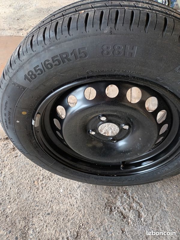 Roue complète de dacia (image 3)