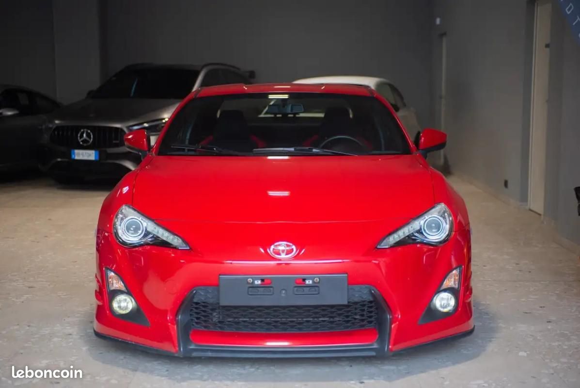 Toyota GT86 2.0 Aerokit | 200 ch BVM Kit carrosserie Aileron arrière Jantes alliage Écran multimédia (image 2)