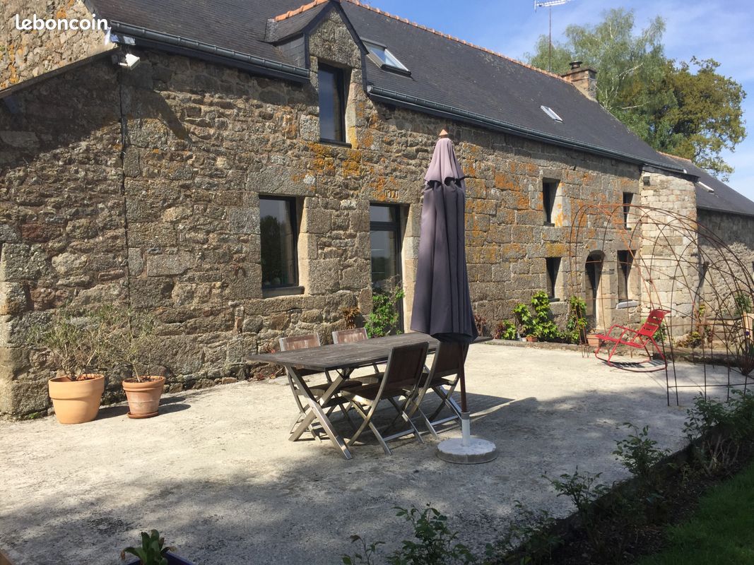 Maison 5 pièces 145 m² · à Rostrenen · 145 m² · 1 050 €