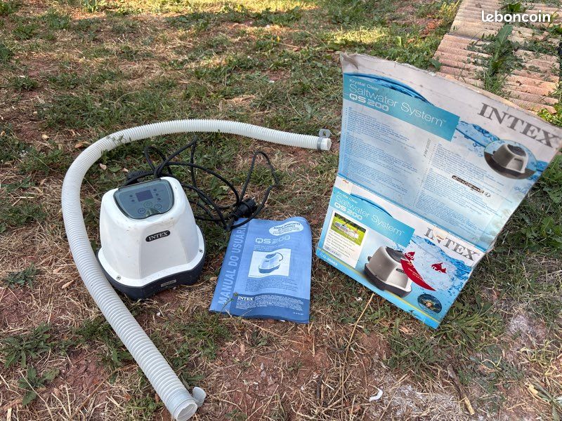 Stérilisateur au sel piscine inférieur 8,3 m3 servi un été (image 1)