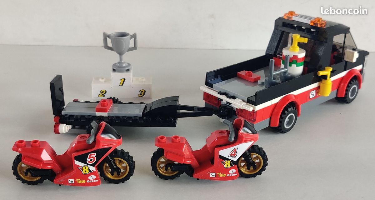 60084 LEGO City - Le transporteur de motos de course (image 4)