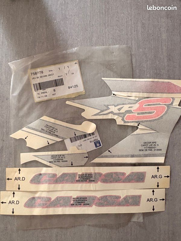 Jeu d’autocollants droit Peugeot XPS 50 T2N – origine 758778 – NOS (image 1)