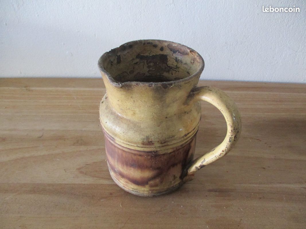 Ancien Grand Pichet à Bec en Céramique ( Grès ? ) Marron et Beige avec Anse Latérale 15 cm (image 1)