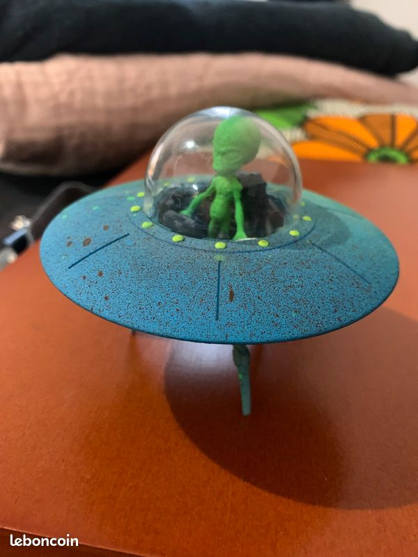 Soucoupe volante maquette (image 2)