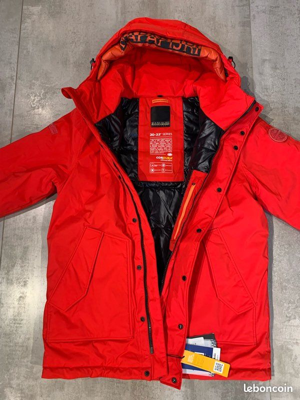 Doudoune Napapijri Rouge Pour Garçon 12 Ans - Occasion En Très Bon état, Comme Neuve