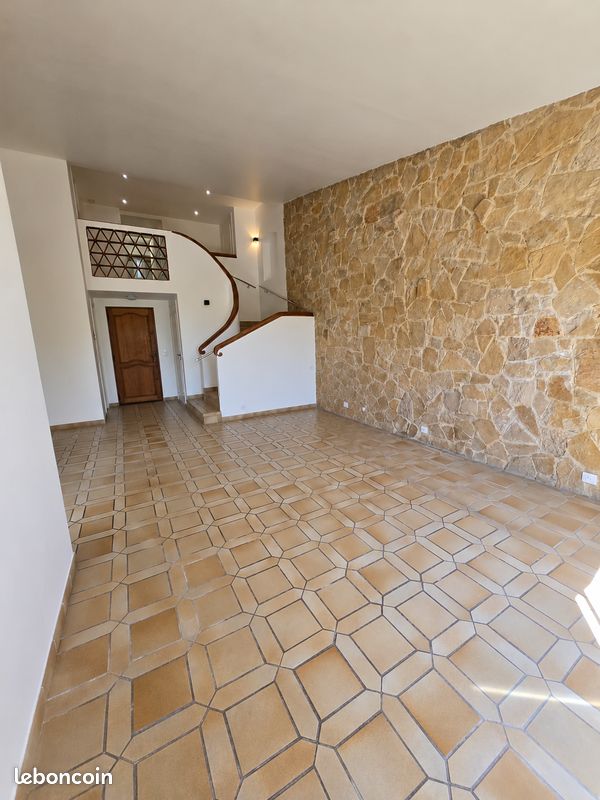 Appartement 3 pièces 98 m² · à Antibes · 98 m² · 1 597 €/mois